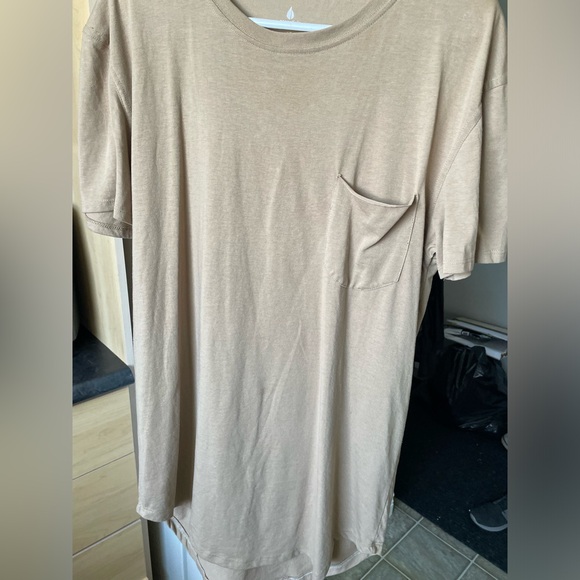 Men’s Boathouse Essentials tan longline tee (L/G) - Picture 4 of 6